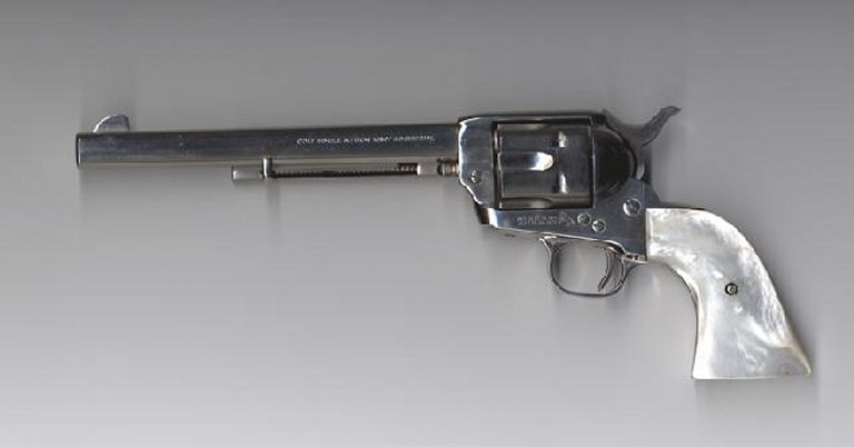 1873 Colt Peacemaker. Army Colt Peacemaker (drop